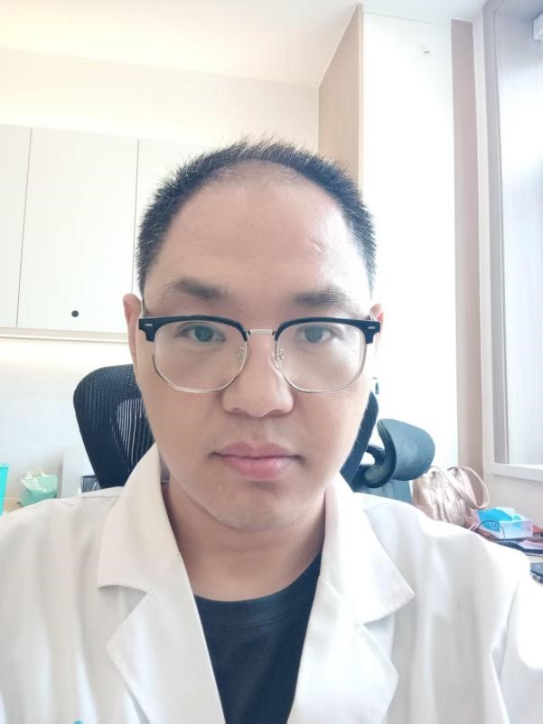李浩桢照片